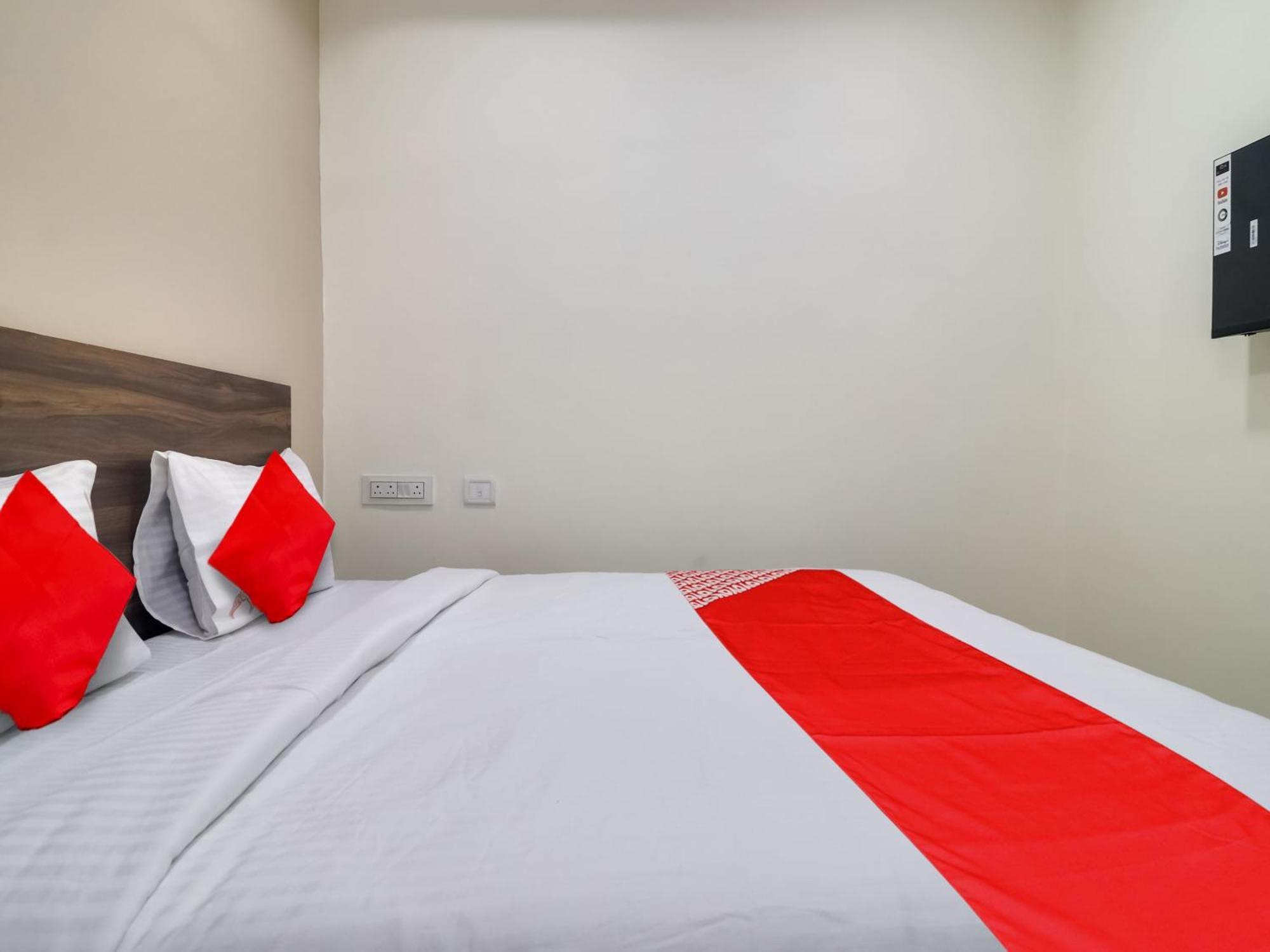 Hotel O Red Stone Hotels Hajdarabad Zewnętrze zdjęcie